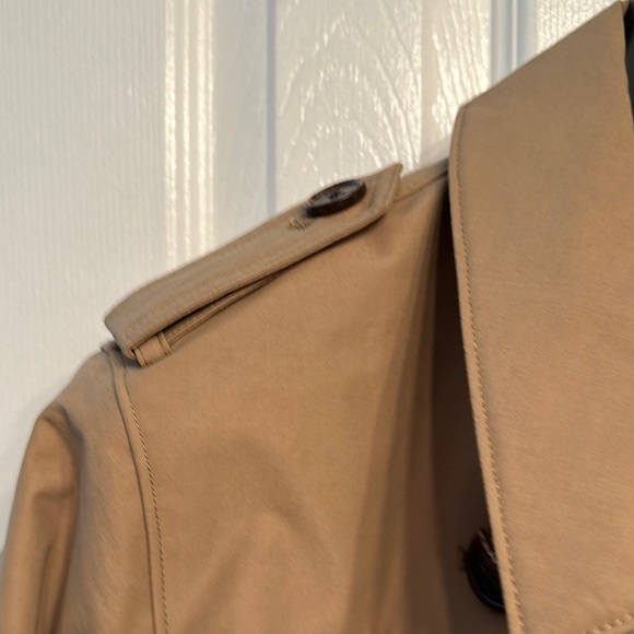Classic Tan Trench Coat - Picture 6 of 7